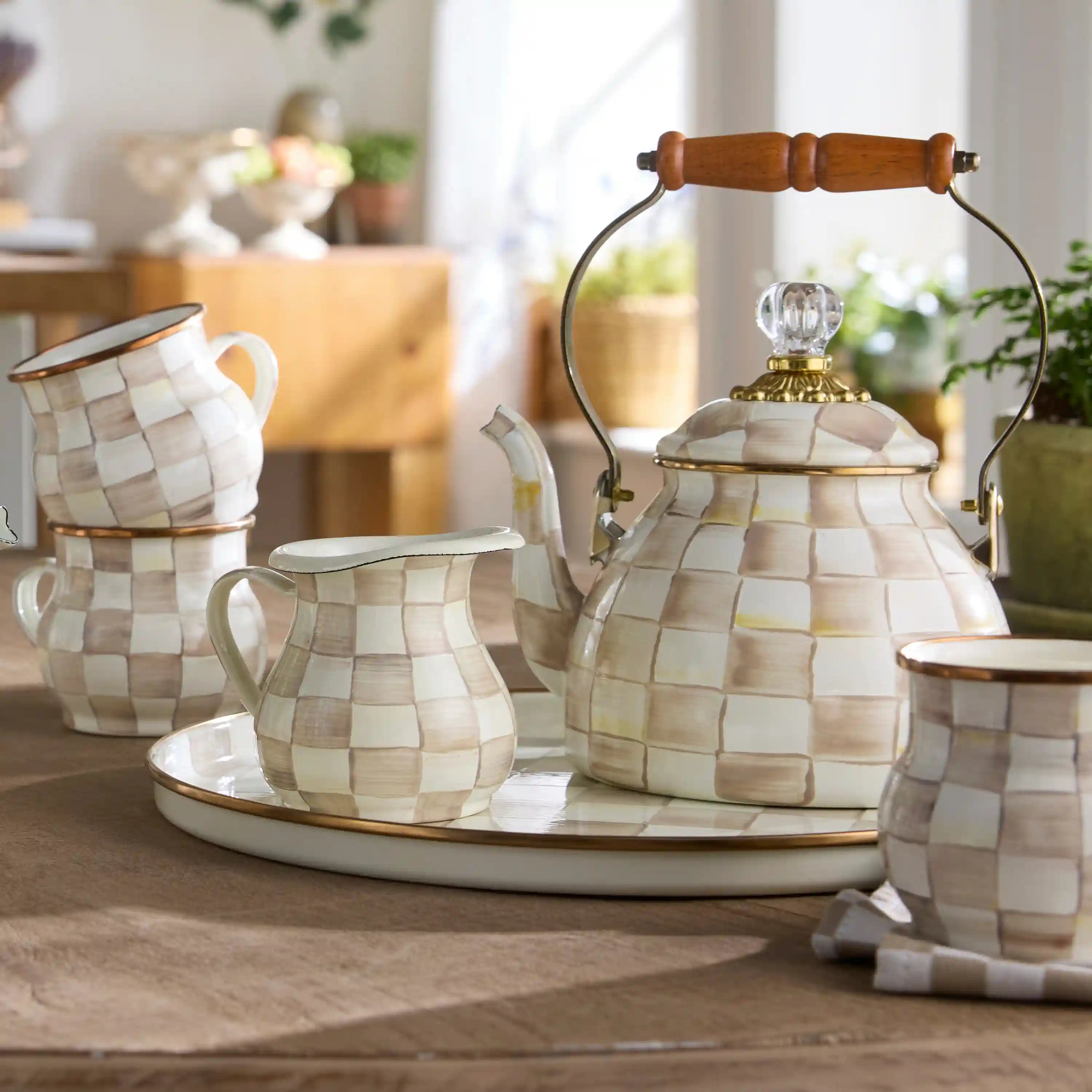 Rosy Check Round Tray