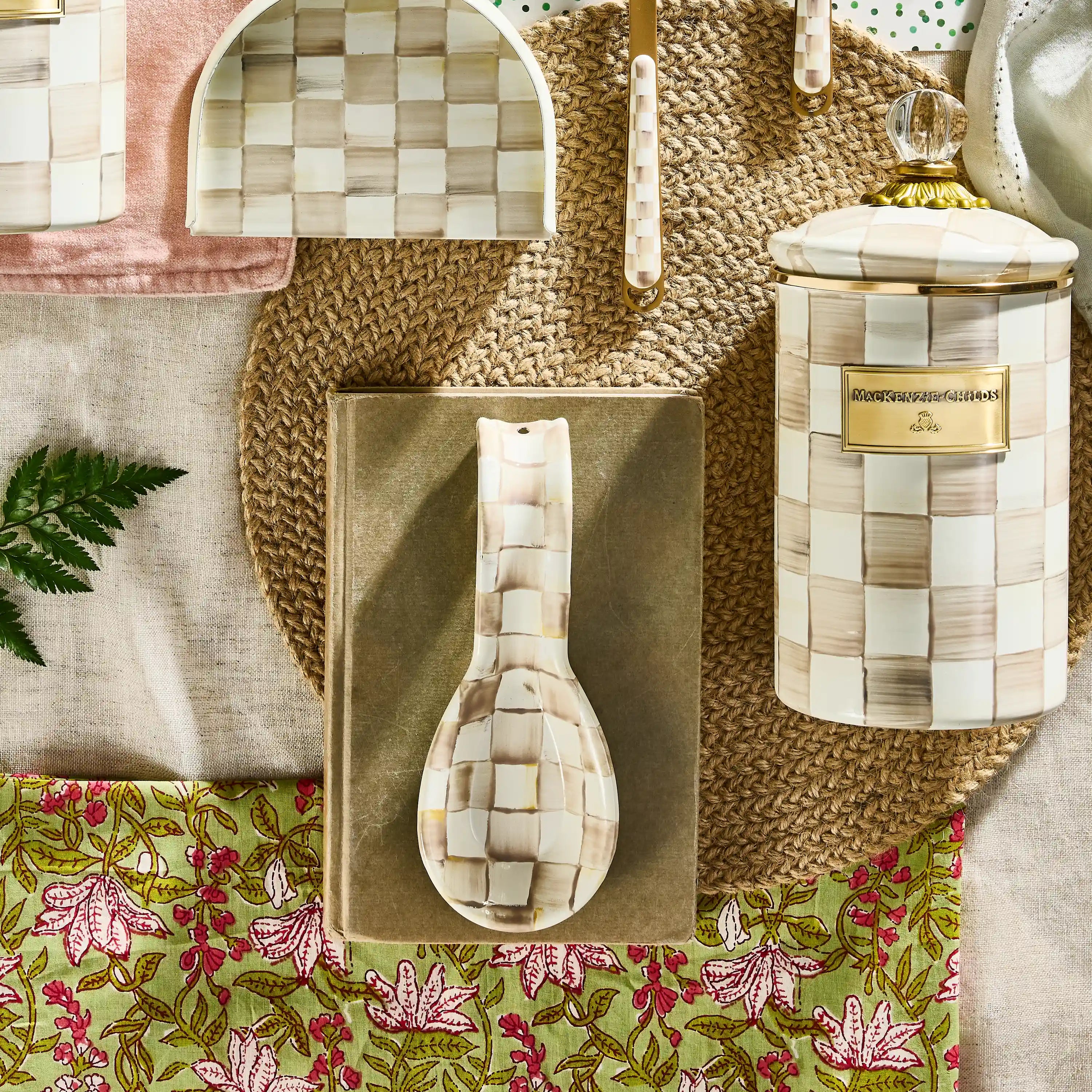 White Flower Market Spoon Rest