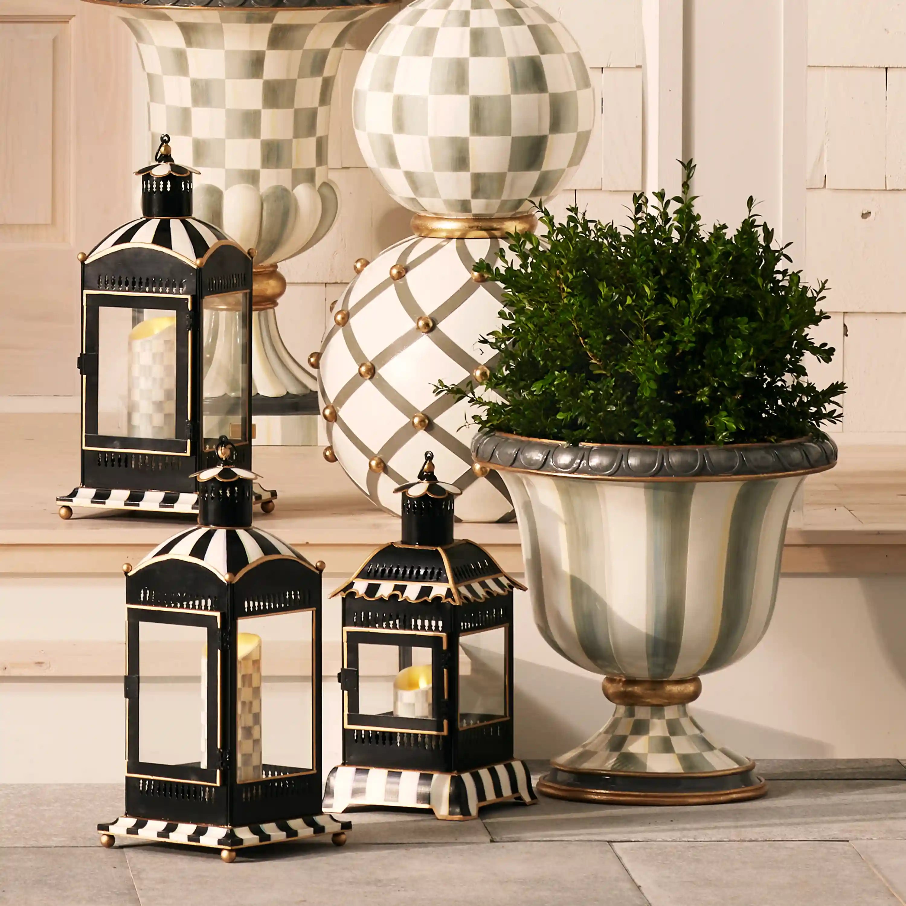 Mocha Check Pedestal Urn