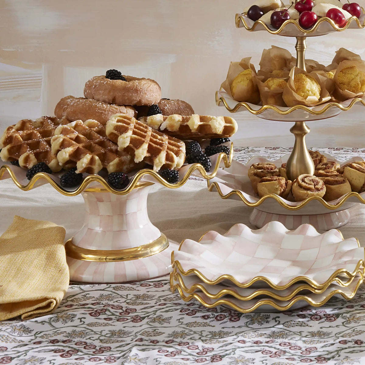 Courtly Check Ceramic Fluted Cake Stand