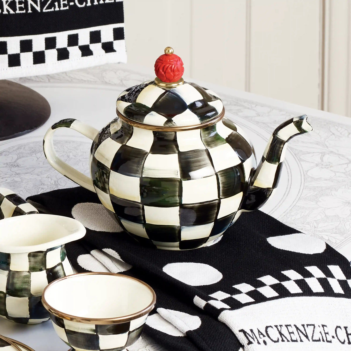 Rosy Check 4 Cup Teapot