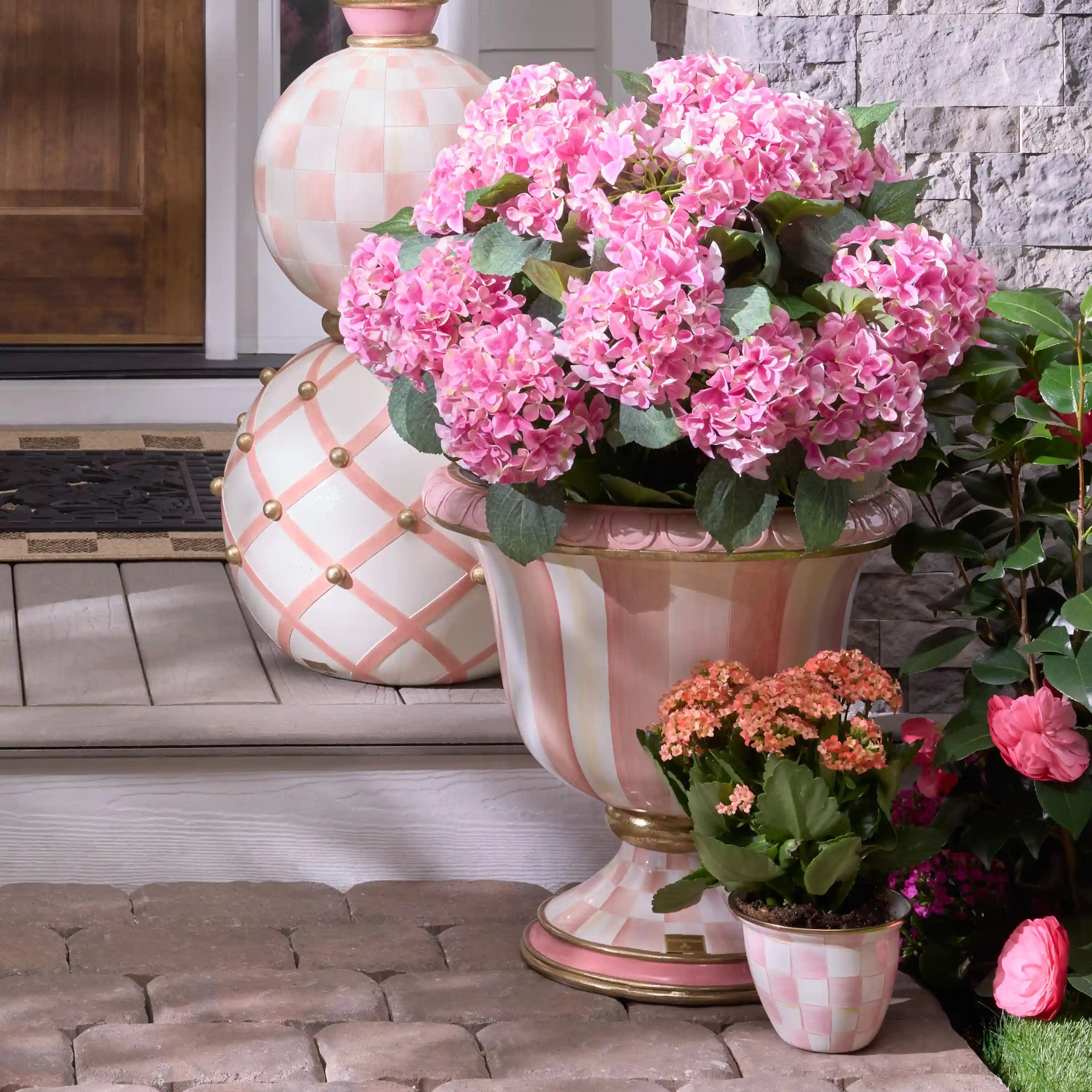 Courtly Check Pedestal Urn