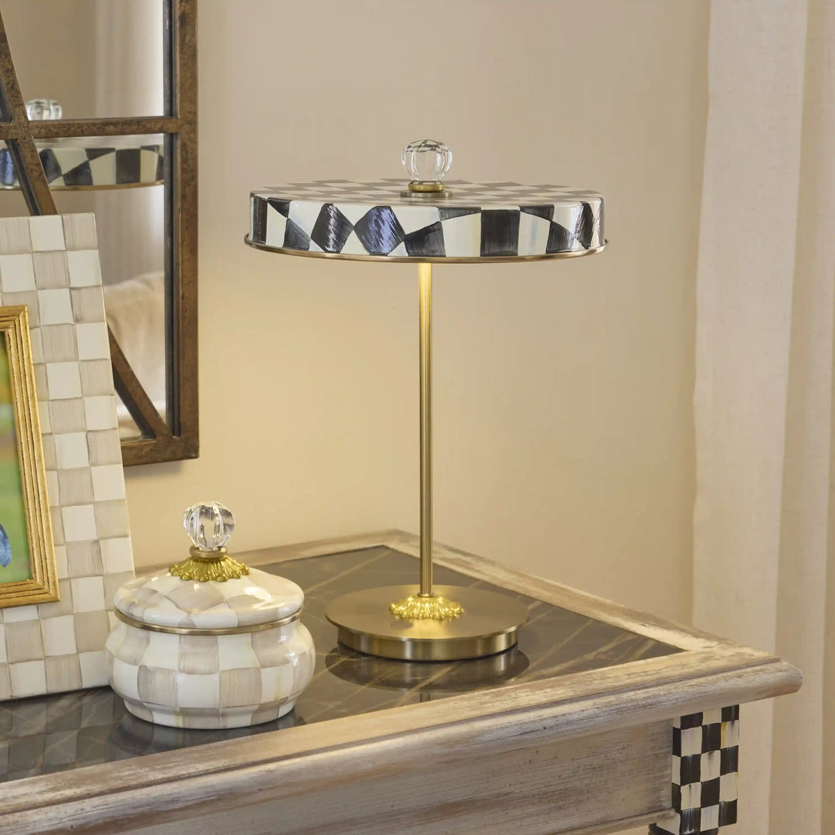 Royal Check LED Rechargeable Disk Table Lamp