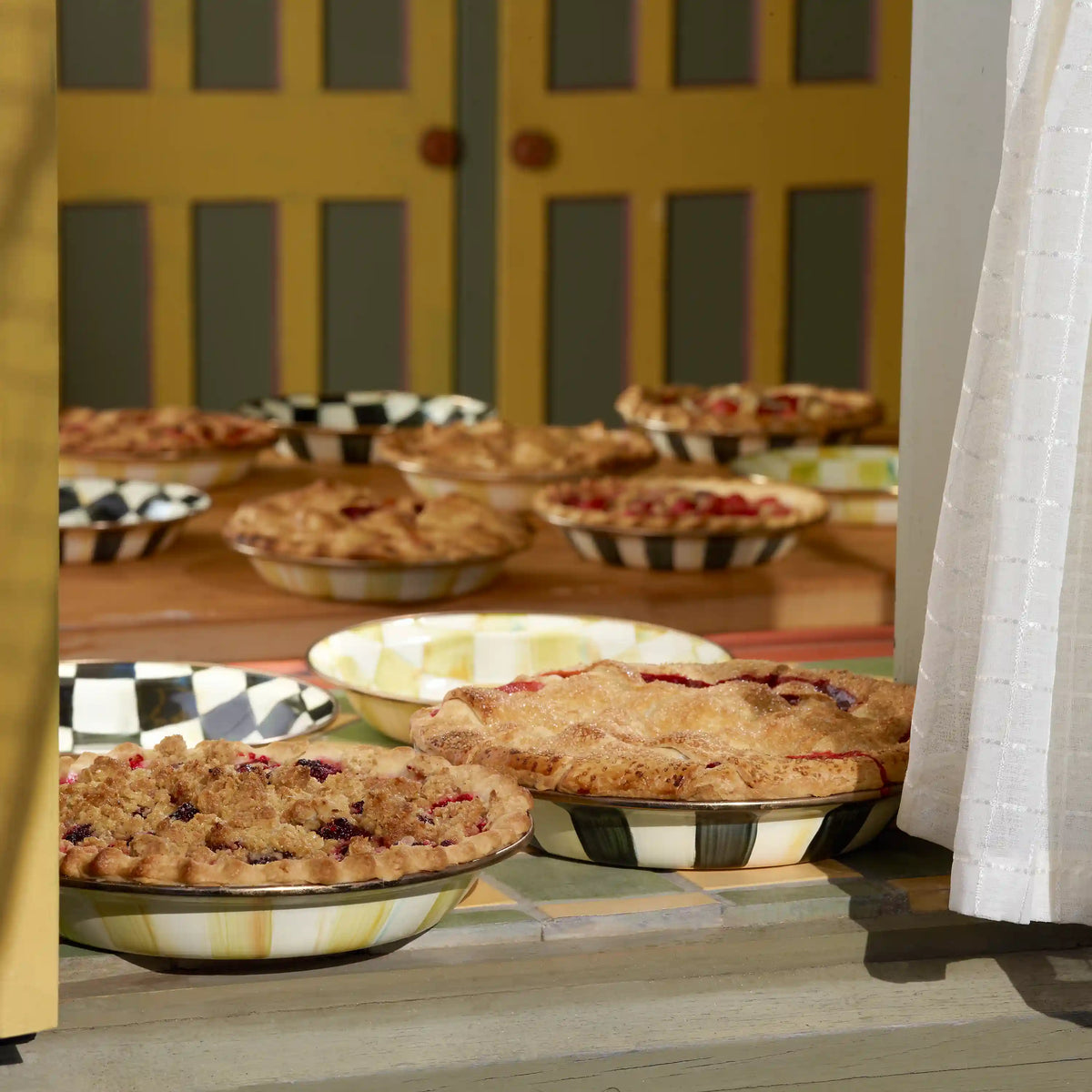 Mocha Check Pie Plate