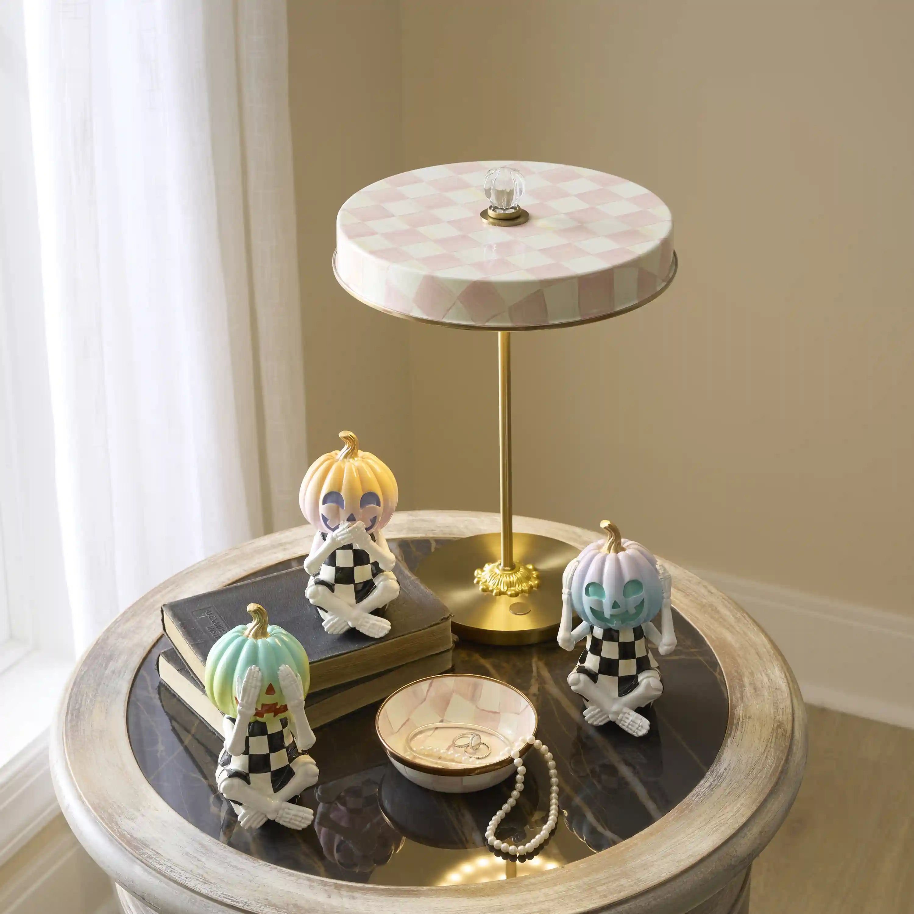 Royal Check LED Rechargeable Disk Table Lamp