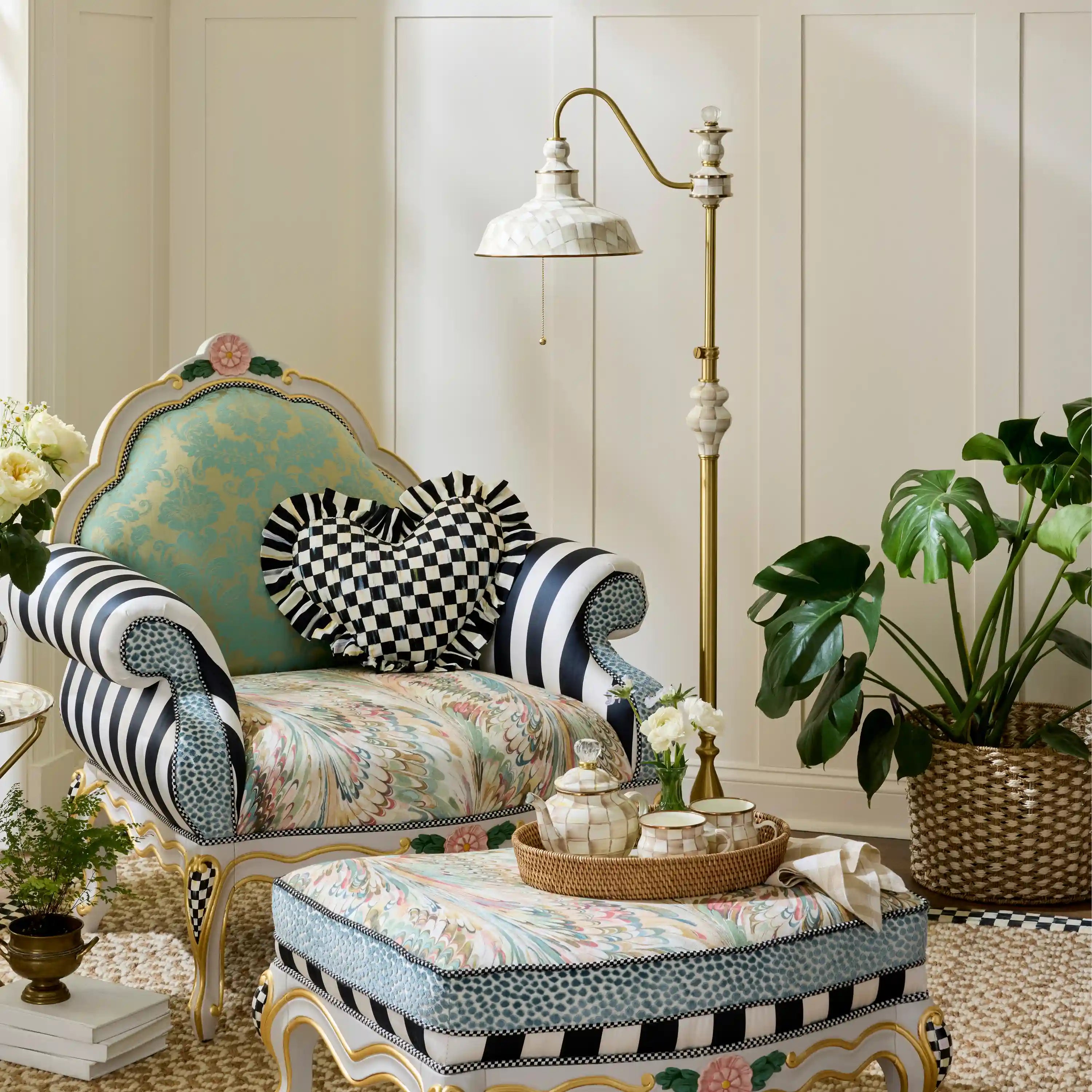 Courtly Farmhouse Floor Lamp