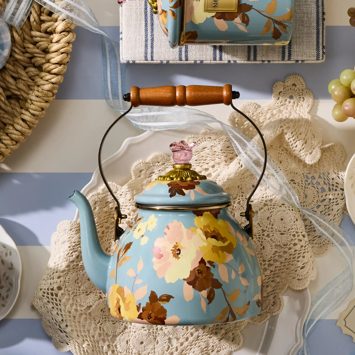 Royal English Garden 2 Quart Tea Kettle