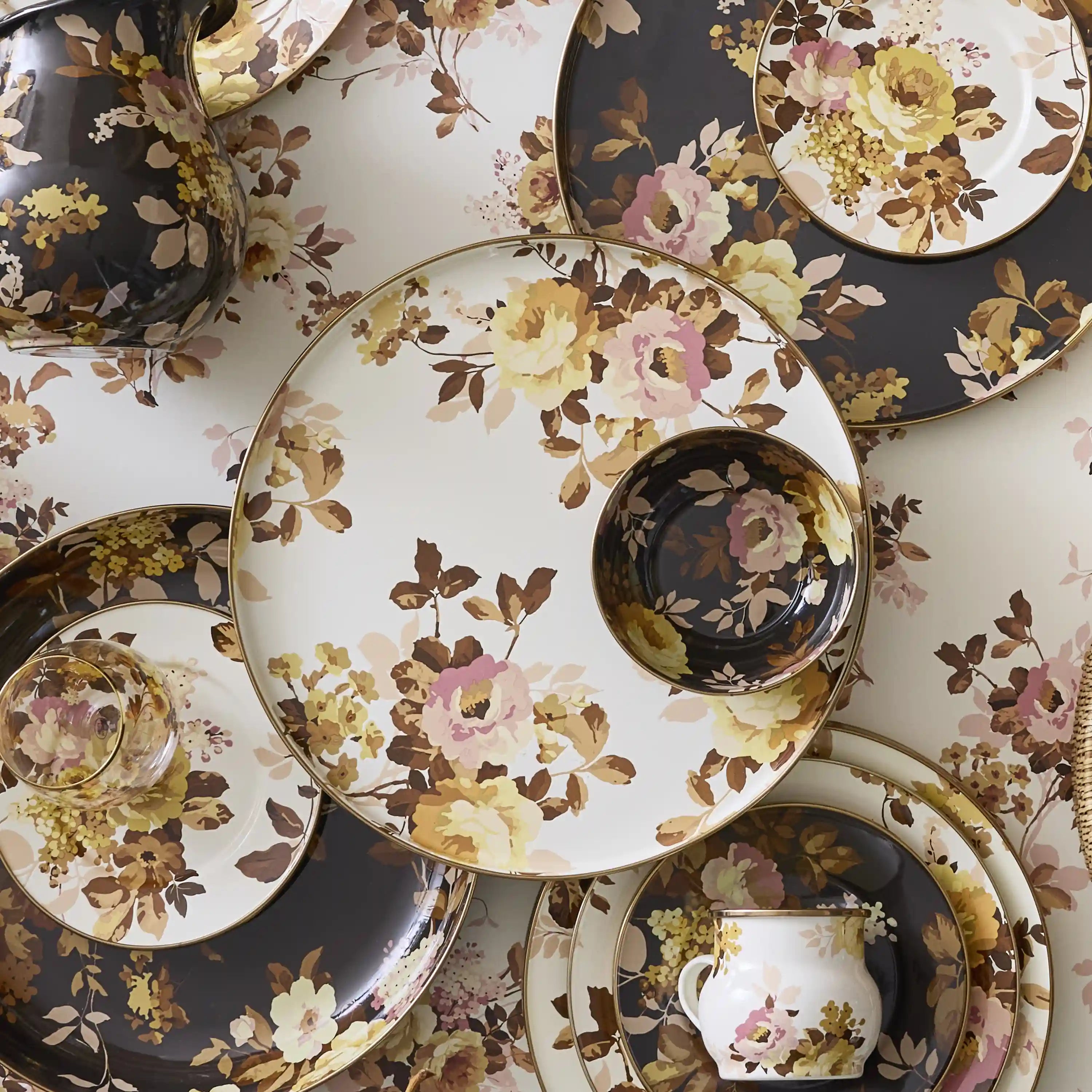Wild Rose Brown Round Tray