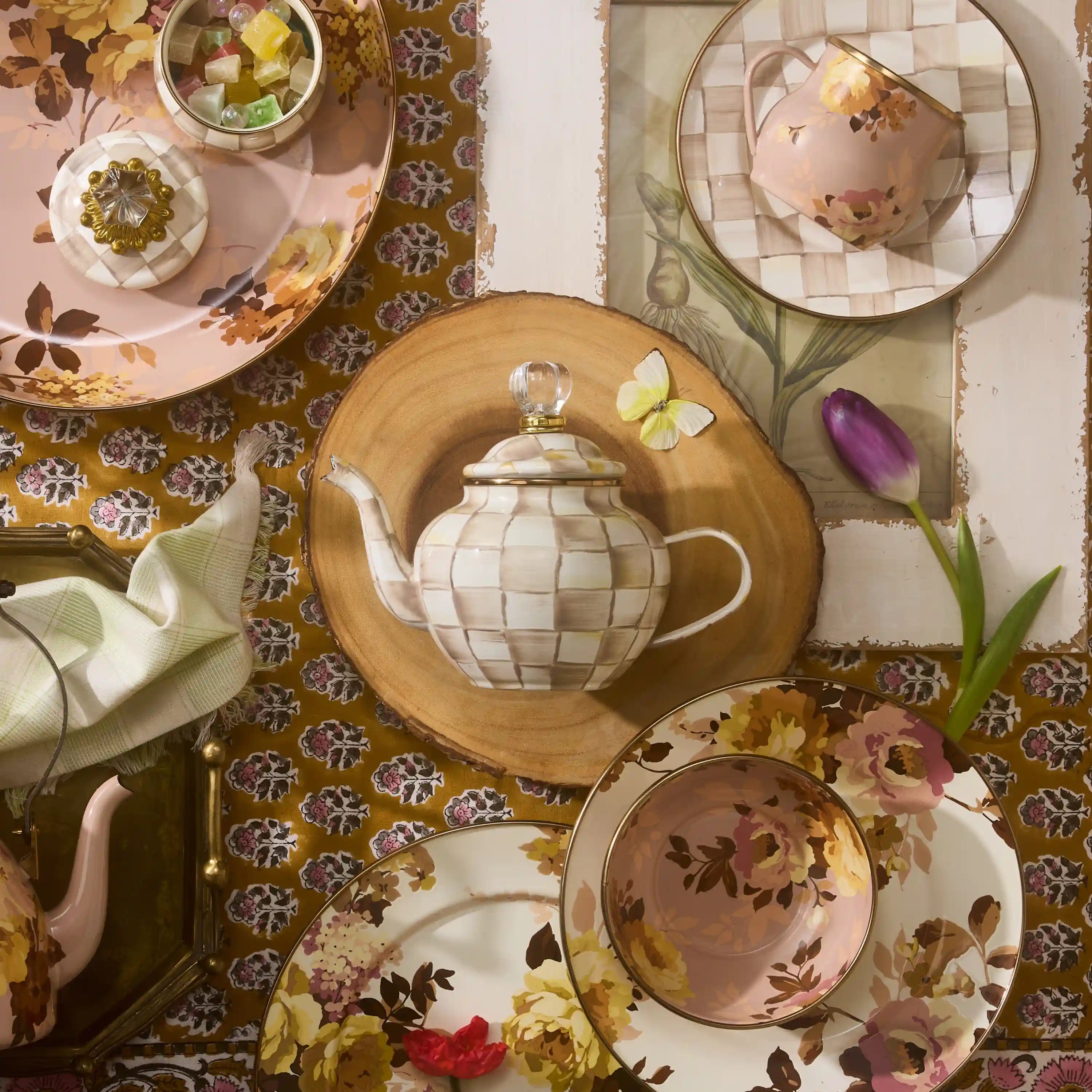 Rosy Check 4 Cup Teapot