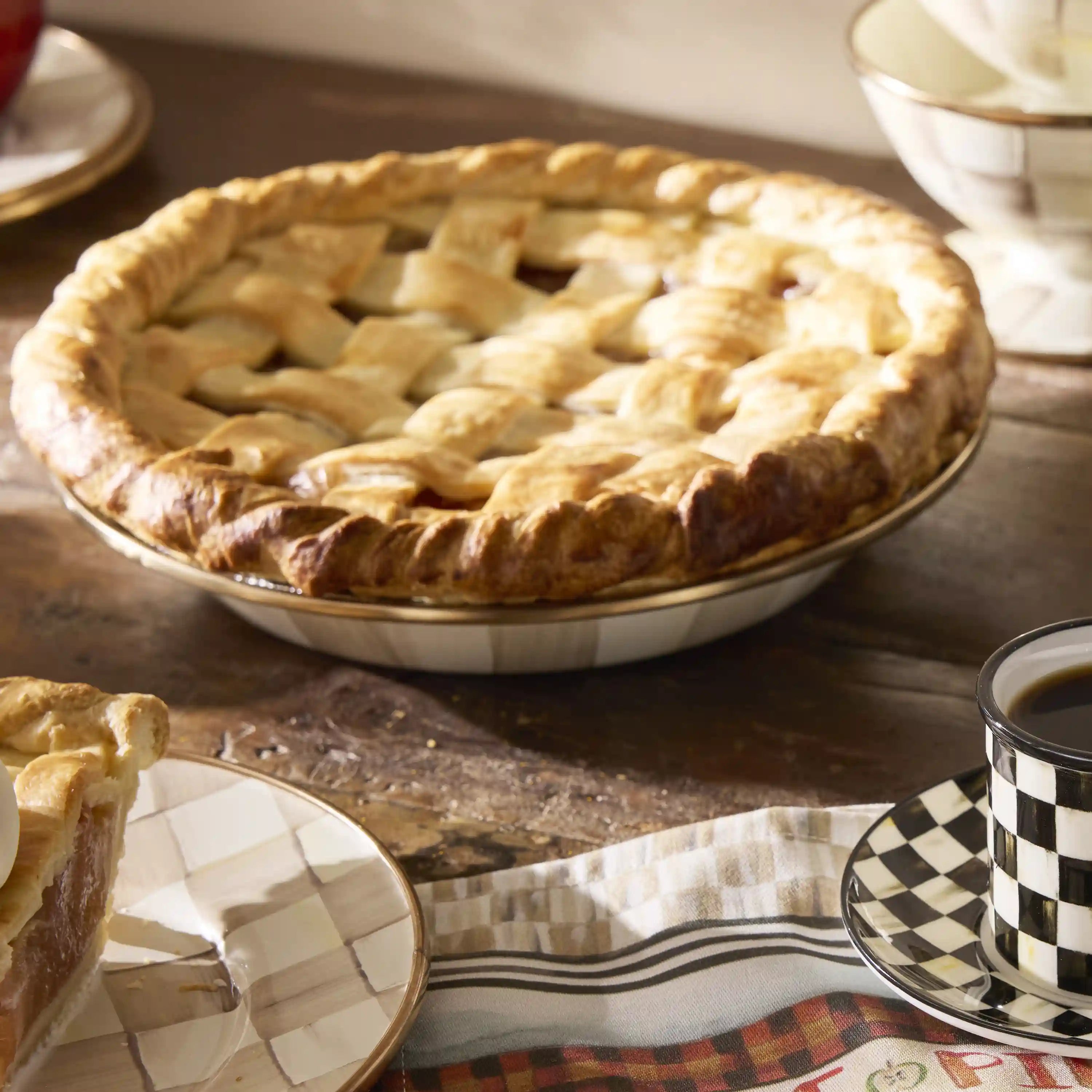 Courtly Check Pie Plate