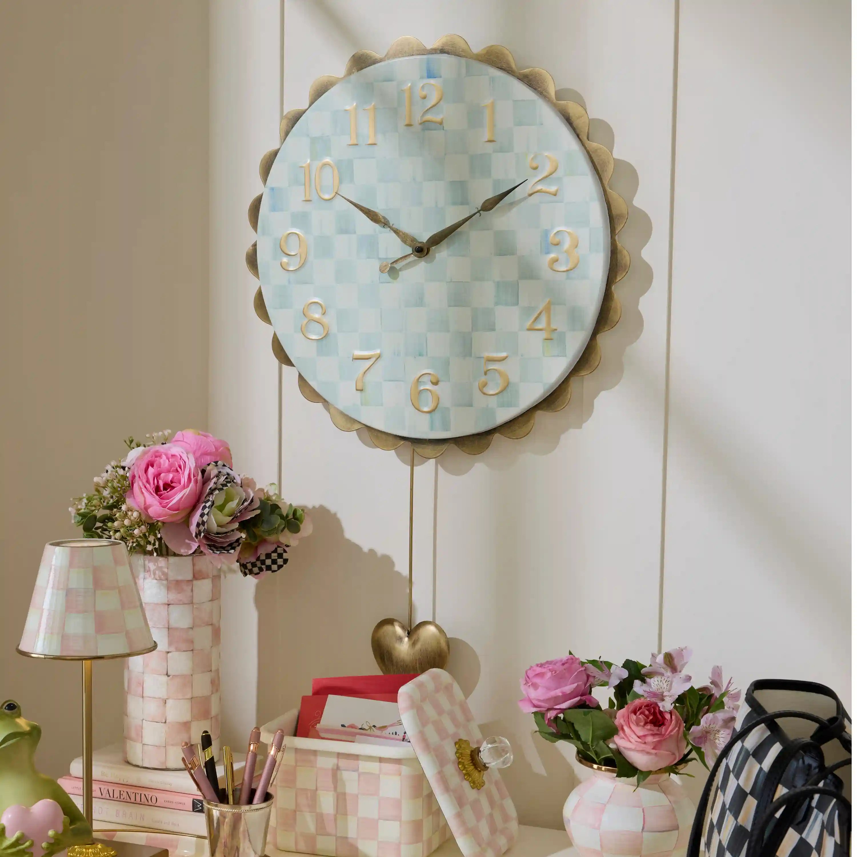 Rosy Check Heart Pendant Clock