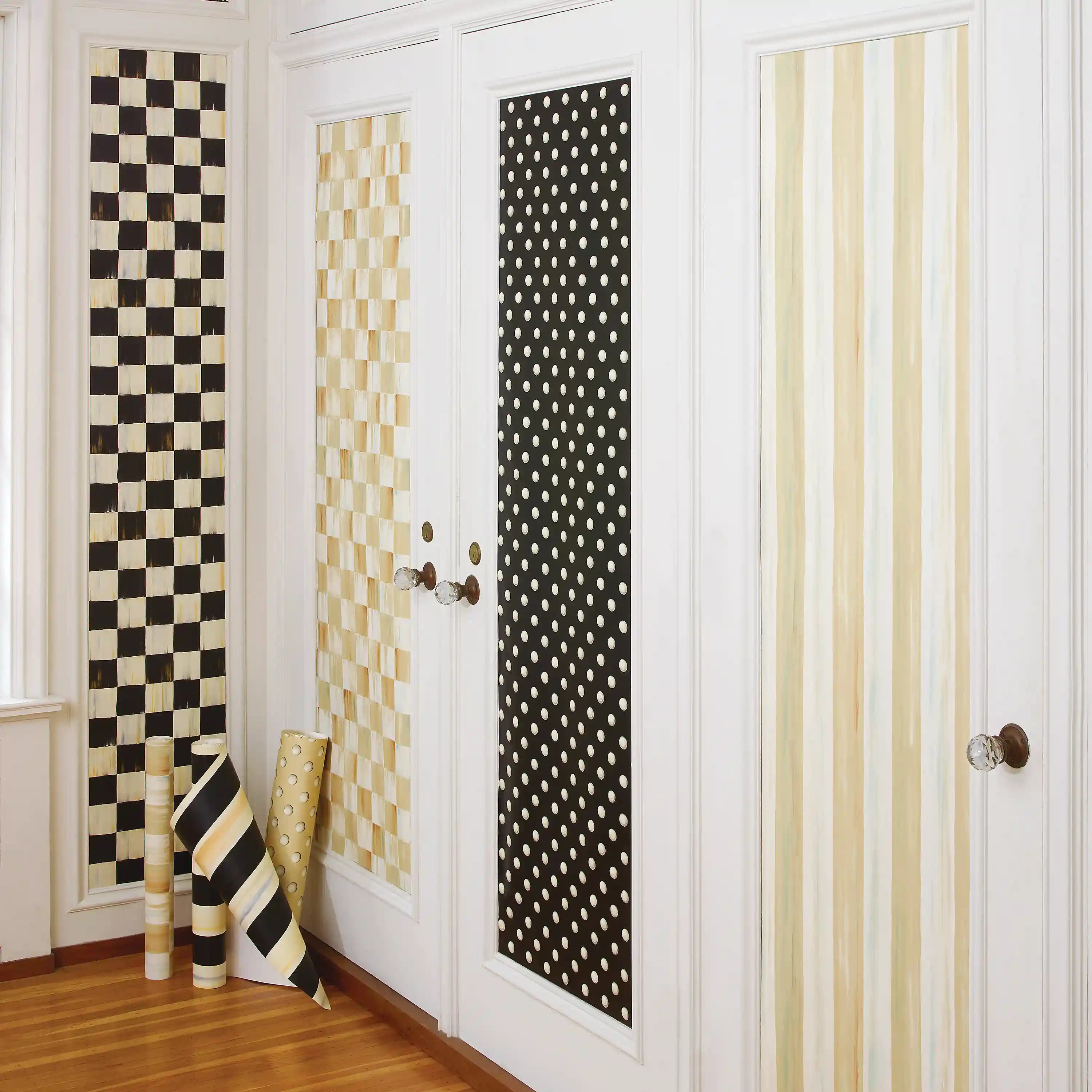 Courtly Stripe Wallpaper