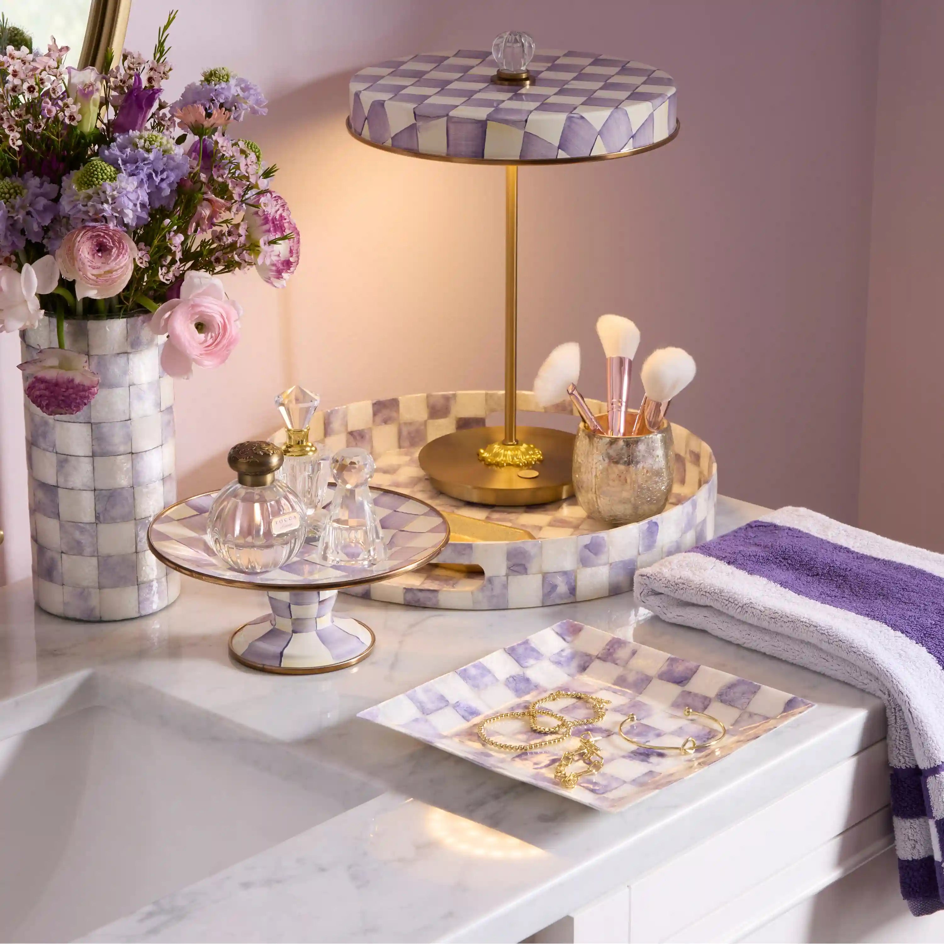 Rosy Check Capiz Round Tray
