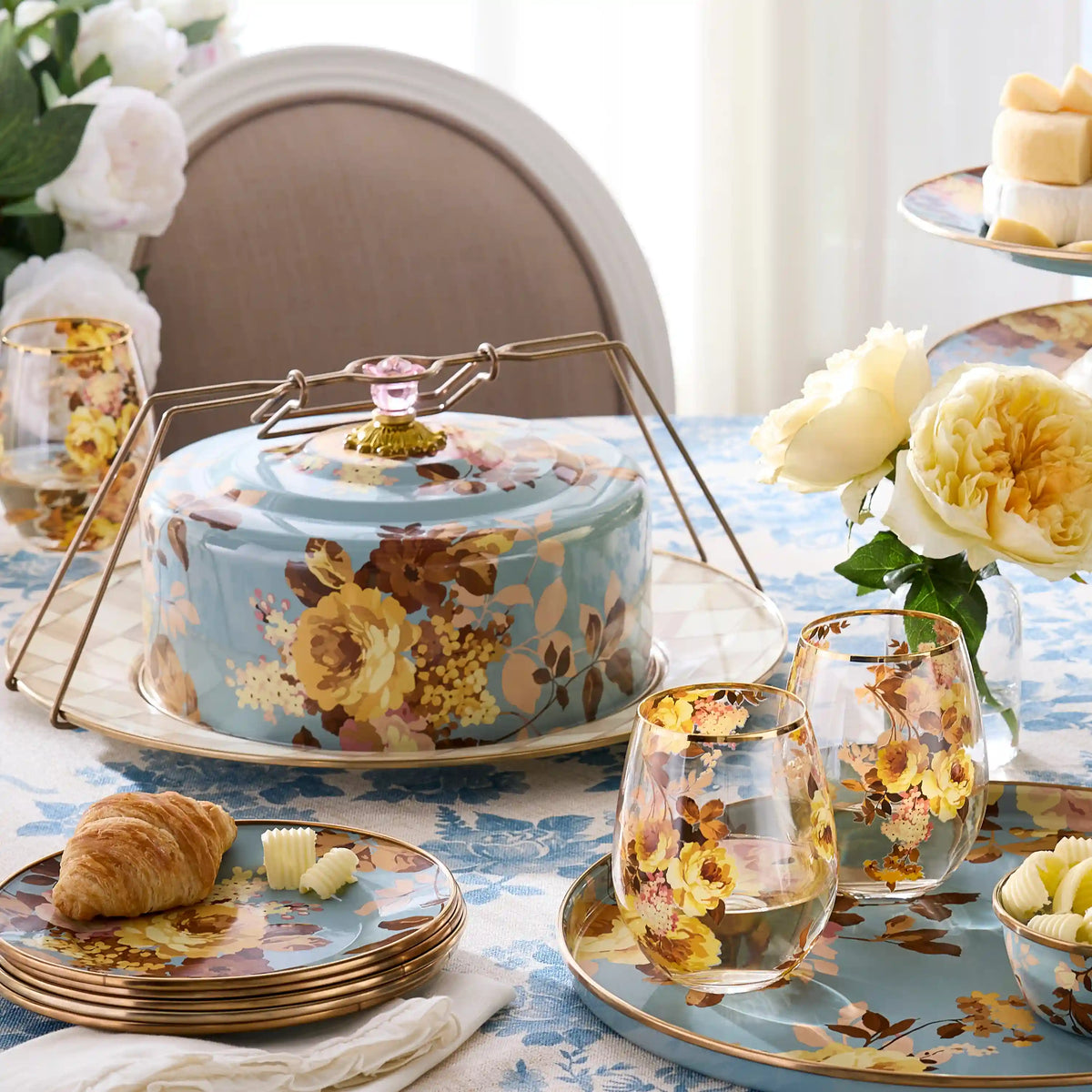 Courtly Check Cake Carrier