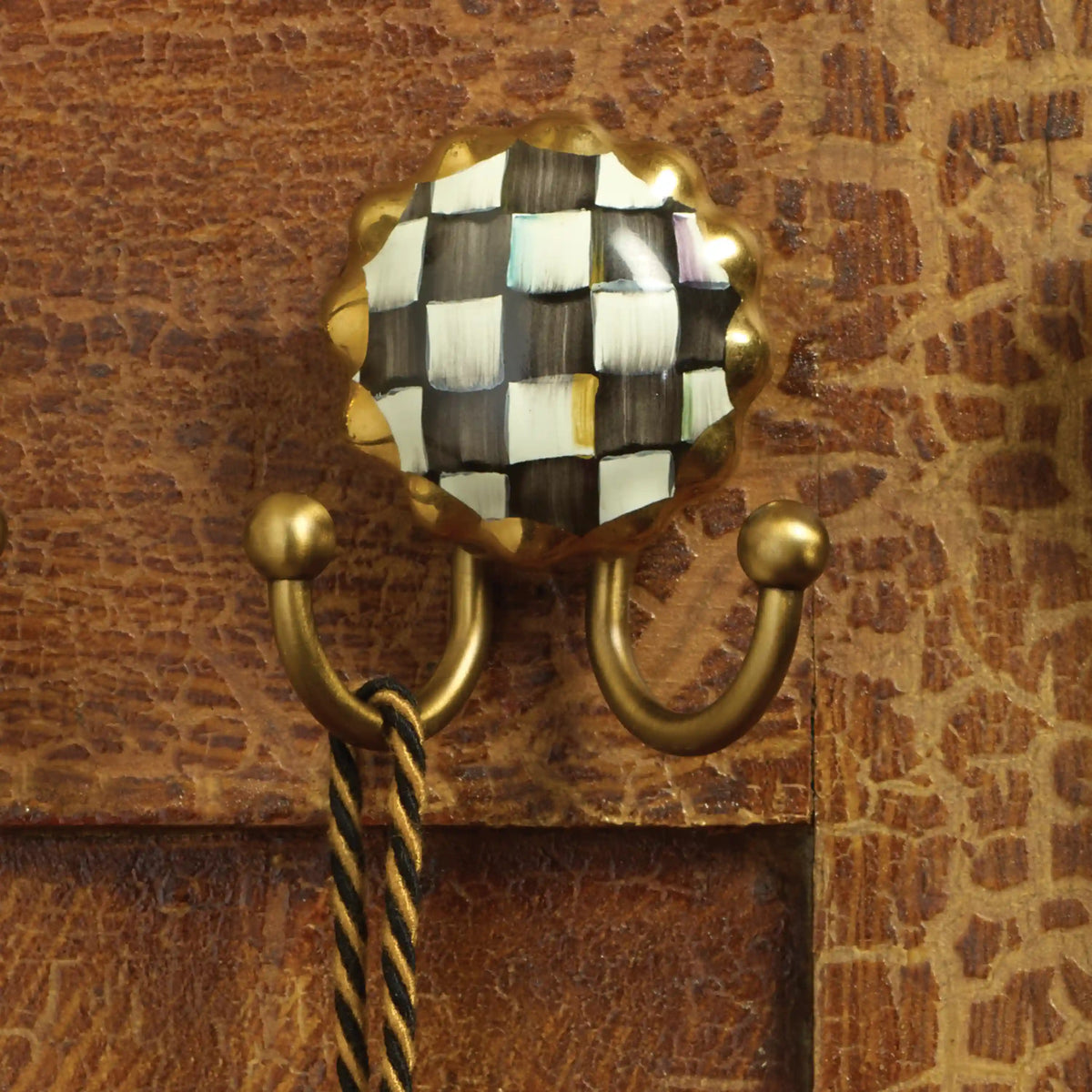 Mocha Check Round Hook