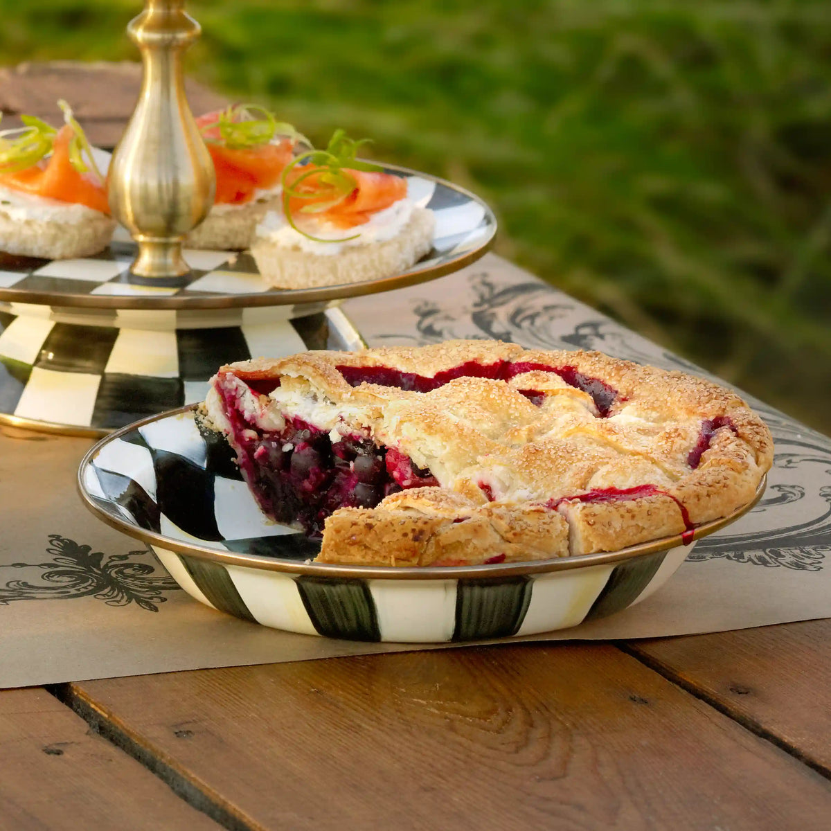 Wild Rose White Pie Plate