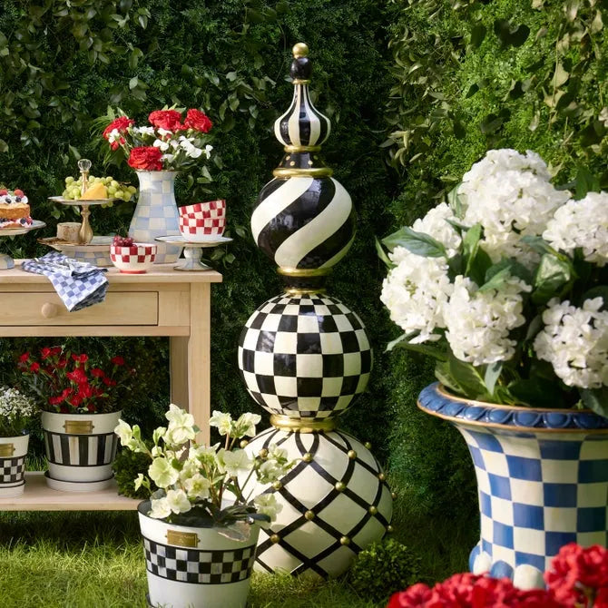 Courtly Check Trophy Topiary