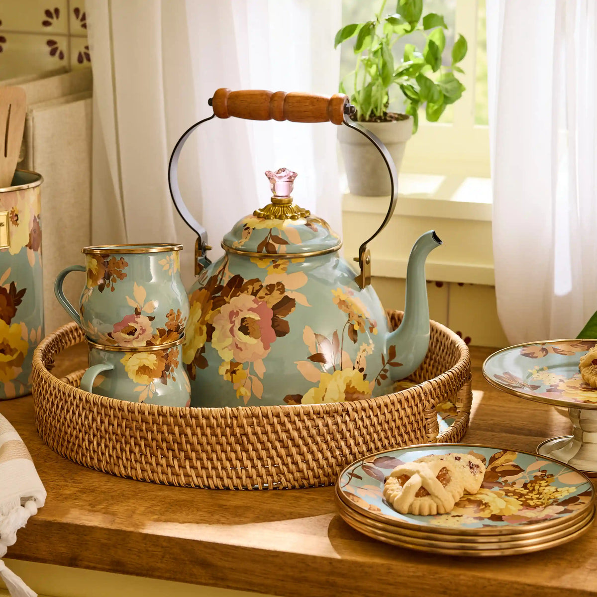 White Flower Market 2 Quart Tea Kettle